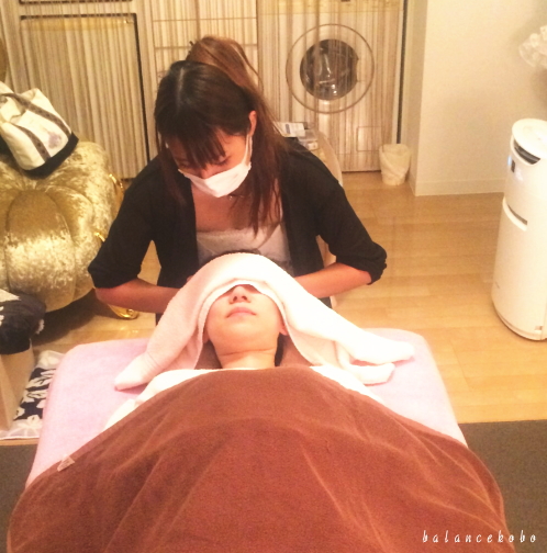 頭ほぐし 出張 ヘッドマッサージ ドライヘッドスパ施術風景